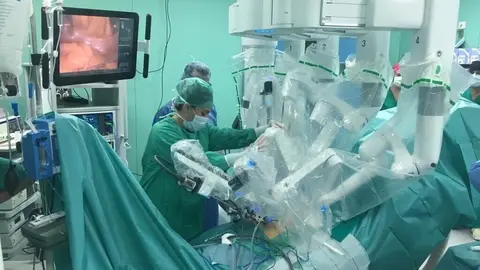 Servicio de Urolog&iacute;a del Puerta del Mar realiza 10 procedimientos en c&aacute;ncer de pr&oacute;stata con el robot 'Da Vinci'