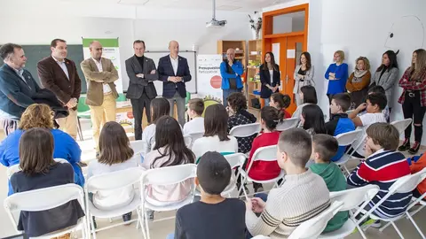 El consejero de Medio Rural en Puente Viesgo