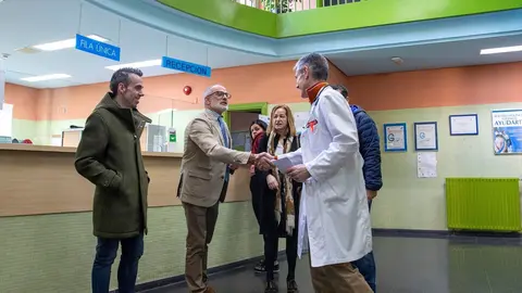 El consejero de Sanidad en Ampuero