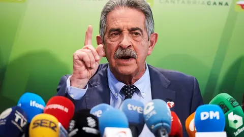 El secretario general del PRC, Miguel &Aacute;ngel Revilla, en rueda de prensa para informar sobre la situaci&oacute;n del partido tras el 'NO' a la investidura de S&aacute;nchez el pasado 7 de enero, en Santander /Cantabria (Espa&ntilde;a), a 9 de enero de 2020.