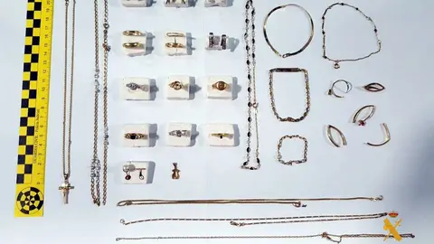 Rdo. Nota De Prensa Guardia Civil (Entregadas 44 Piezas De Joyer&iacute;a Intervenidas A Un Grupo Criminal Detenido En Enero)