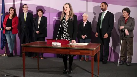 La delegada del Gobierno contra la Violencia de G&eacute;nero, Victoria Rosell,  jura el cargo durante el acto de toma de posesi&oacute;n de altos cargos del Ministerio de Igualdad, en Madrid (Espa&ntilde;a), a 31 de enero de 2020.