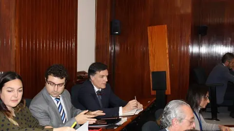 El concejal de Vox de Santander, Guillermo P&eacute;rez-Cos&iacute;o (dcha)