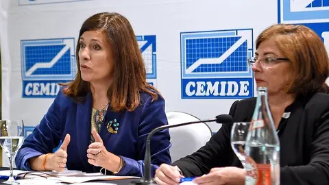 Mar ESpa&ntilde;a, directora de AEPD (izda) y Ana Campos de Cemide
