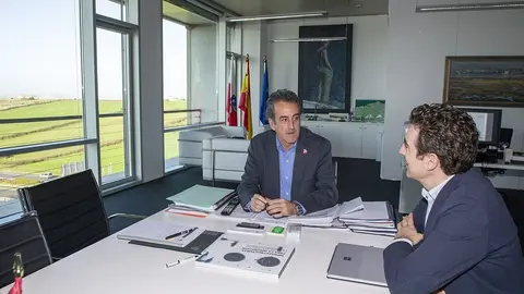  11:00.- Despacho del consejero.
El consejero de Innovaci&oacute;n, Industria, Transporte y Comercio, Francisco Mart&iacute;n, se re&uacute;ne con el director territorial de la Zona Norte de Orange, Antonio Conde Vidal.
nr 10 feb 2020