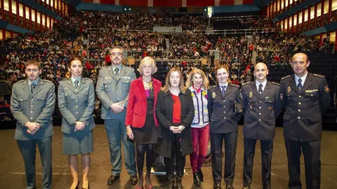 La consejera de Educaci&oacute;n, FP y Turismo, Marina Lomb&oacute;, y otros participantes en la jornada por el 'D&iacute;a de Internet Segura'