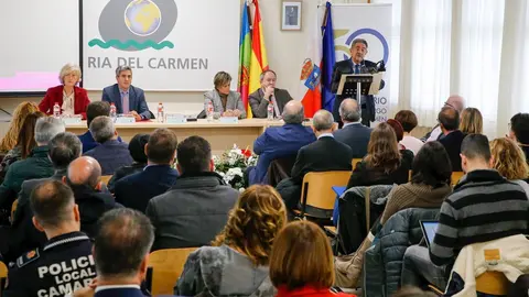 Las autoridades en el acto conmemorativo del 50 aniversario del IES R&iacute;a del Carmen de Revilla de Camargo