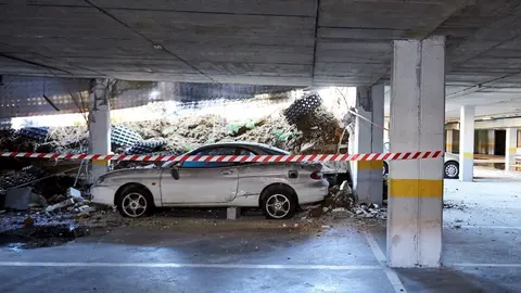 Uno de los coches que hab&iacute;a en el parking subterr&aacute;neo de Nueva Monta&ntilde;a