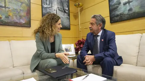 La nueva delegada del Gobeirno en Cantabria, Ainoa Qui&ntilde;ones, y el presidente de Cantabria, Miguel &Aacute;ngel Revilla
