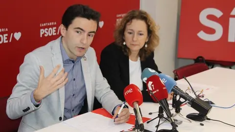 Pedro Casares e Isabel Fern&aacute;ndez, diputado y senadora del PSOE