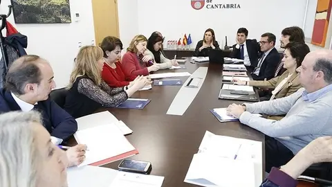 Sala de Usos M&uacute;ltiples, Gobierno de Cantabria 	La consejera de Presidencia, Interior, Justicia y Acci&oacute;n Exterior, Paula Fern&aacute;ndez Via&ntilde;a, asiste a la reuni&oacute;n de la Comisi&oacute;n Mixta Gobierno de Cantabria-Letrados de la Administraci&oacute;n de Justicia. 

17 FEB 20