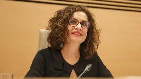 La ministra de Hacienda y portavoz del Gobierno, Mar&iacute;a Jes&uacute;s Montero, durante su comparecencia en la Comisi&oacute;n de Hacienda del Congreso de los Diputados, para explicar las l&iacute;neas generales de la pol&iacute;tica de su Departamento.
