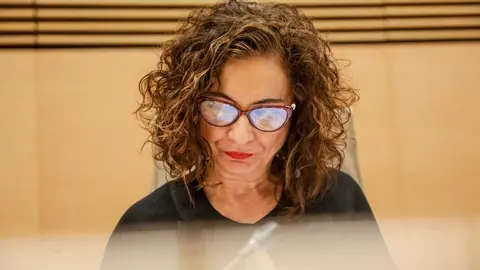 La ministra de Hacienda y portavoz del Gobierno, Mar&iacute;a Jes&uacute;s Montero, durante su comparecencia en la Comisi&oacute;n de Hacienda del Congreso de los Diputados.