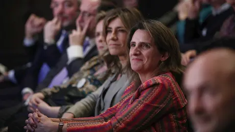 La vicepresidenta cuarta y ministra para la Transici&oacute;n Ecol&oacute;gica y el Reto Demogr&aacute;fico, Teresa Ribera, durante la clausura el 2&ordm; Encuentro Estatal de Emprendedor@s Ruraltivity, organizado por la Federaci&oacute;n de Asociaciones de Mujeres Rurales (FADEMUR)