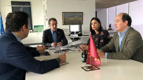 El consejero de Industria, Francisco Mart&iacute;n, y el presidente de C&aacute;mara Cantabria, Modesto Pi&ntilde;eiro