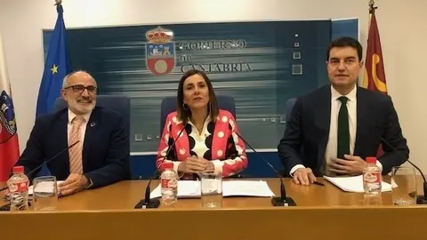 Los consejeros de Sanidad y Presidencia de Cantabria, Miguel Rodr&iacute;guez y Paula Fern&aacute;ndez, respectivamente, y el titular de Presidencia de Castilla y Le&oacute;n, &Aacute;ngel Ib&aacute;&ntilde;ez