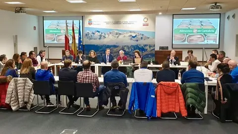 El consejero de Desarrollo Rural, Ganader&iacute;a, Pesca, Alimentaci&oacute;n y Medio Ambiente, Guillermo Blanco, preside una reuni&oacute;n sobre la IGP de la anchoa. 21 FEBRERO 2020 &copy; Miguel De la Parra