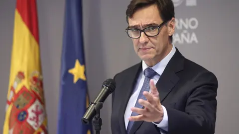 El ministro de Sanidad, Salvador Illa, durante su comparecencia tras la reuni&oacute;n del Comit&eacute; de evaluaci&oacute;n y seguimiento del coronavirus, en la sede del Ministerio de Sanidad, en Madrid (Espa&ntilde;a) a 24 de febrero de 2020.