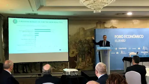 Miguel Ceballos Bar&oacute;n ofrece una conferencia en el Foro Econ&oacute;mico de El Diario Monta&ntilde;&eacute;s