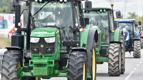 Varios tractores saliendo de la pedan&iacute;a de Sangonera la Verde (Murcia), hacia la manifestaci&oacute;n de agricultores en la ciudad de Murcia convocada para el 21 de febrero de 2020