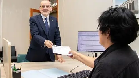 el rector registra su candidatura