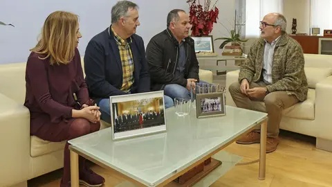 EuropaPress_2674803_Consejero_de_Sanidad_se_re&uacute;ne_con_alcalde_de_Cabez&oacute;n_de_la_Sal