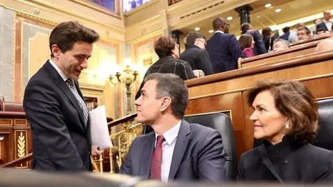 EuropaPress_2675093_El_doputado_nacional_por_Cantabria_Pedro_Casares_en_el_Congreso