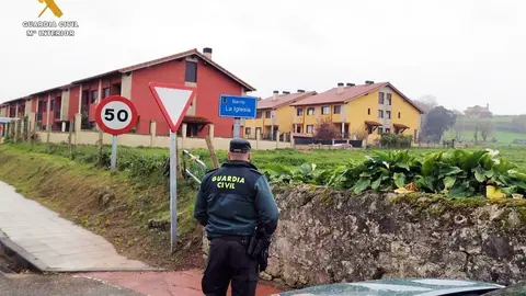 EuropaPress_2676276_Vigilancia_de_Guardia_Civil_en_viviendas_de_Entrambasaguas