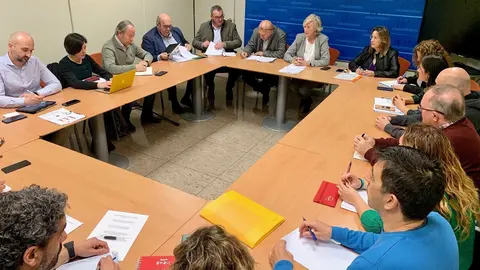 EuropaPress_2677672_11_00_-_Sala_De_Reuniones_7&Acirc;&ordf;_Planta_De_La_Consejer&atilde;_A_%0aLa_Consejera_De_Educaci&atilde;&sup3;n_Formaci&atilde;&sup3;n_Profesional_Y_Turismo_Marina_Lomb&atilde;&sup3;_Se_Re&atilde;&ordm;ne_Con_La_Junta_De_Personal_Docente_%0a27_Feb_20