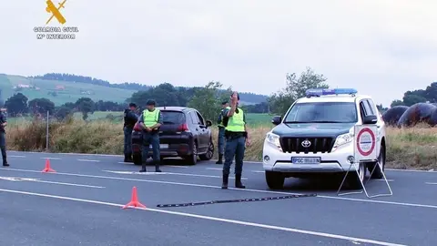 Rdo. Nota De Prensa Guardia Civil (Sorprendido Conduciendo Sin Permiso Y Se Indentifica Con La Copia De Una Denunca A Nombre De Otra Persona)