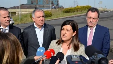 La presidenta del PP, Mar&iacute;a Jos&eacute; Sa&eacute;nz de Buruaga, en Ferroatl&aacute;ntica