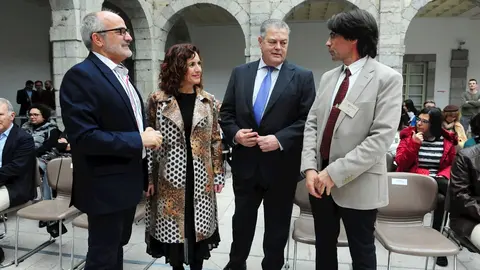 De izda a derecha. El consejero de Sanidad, Miguel Rodr&iacute;guez; la resposable de Empleo y Pol&iacute;ticas Sociales, Ana Bel&eacute;n &Aacute;lvarez; el presidente del Parlamento de Cantabria, Joaqu&iacute;n G&oacute;mez, y el presidente de AICE Cantabria, Antonio Sim&oacute;n