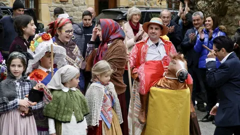 El Carnaval de los Zamarrones en el Valle de Polaciones en presencia de las consejeras de Turismo, Marina Lomb&oacute;, y de Presidencia, Paula Fern&aacute;ndez