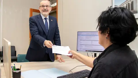 Nota Uc Presentaci&oacute;n Candidatura &Aacute;ngel Pazos