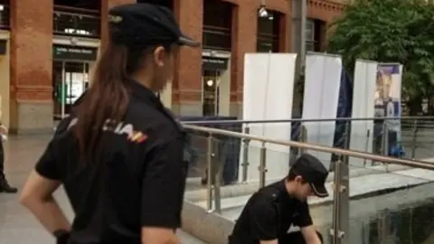 mujeres polic&iacute;a