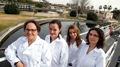 Grupo de mujeres trabajadoras de la planta