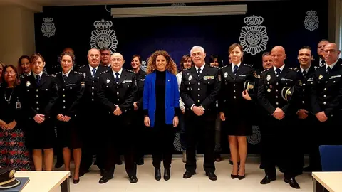 La delegada del Gobierno durante una visita a la Jefatura de Polic&iacute;a Nacional