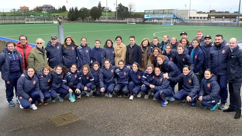 Recepci&oacute;n a la selecci&oacute;n espa&ntilde;ola de hockey en Santander. En la foro, el equipo junto a la alcaldesa de Santander, Gema Igual; la concejal de Deporte, Mar&iacute;a Luisa Sanjuan y el director general de Deporte del Gobierno regional, Mario Iglesias