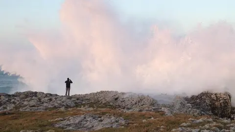 Olas en el Cant&aacute;brico
