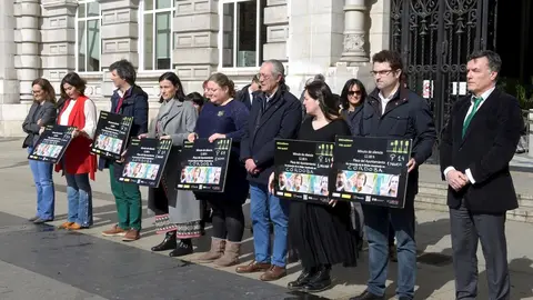 Minuto de silencio en Santander por la mujer asesinada en C&oacute;rdoba