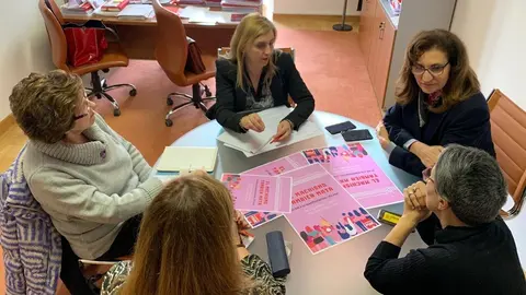 Reuni&oacute;n Noelia Cobo con Comisi&oacute;n 8M