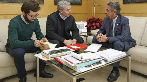 Gobierno De Cantabria.  El Presidente De Cantabria, Miguel &Aacute;ngel Revilla, Recibe Al Alcalde De Guriezo, &Aacute;ngel Llano.  5 Marzo 2020