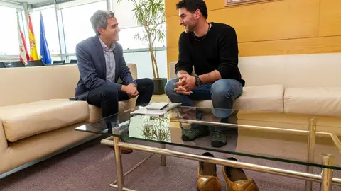 Zuloaga con alcalde de Villaverde