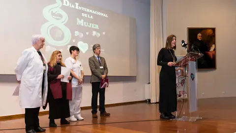 La consejera de Presidencia, Paula Fern&aacute;ndez, participa en el centro Padre Menni en las actividades por el D&iacute;a de la Mujer