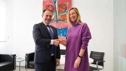 Rub&eacute;n Calder&oacute;n y B&aacute;rbara Guti&eacute;rrez, de la Universidad del Atl&aacute;ntico y la Asociaci&oacute;n Empresarial de Hosteler&iacute;a de Cantabria