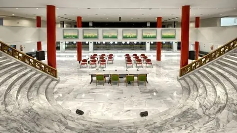 sala-griega-palacio-de-festivales-de-Santander