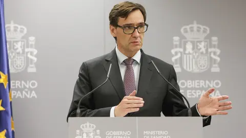El ministro de Sanidad, Salvador Illa, durante una rueda de prensa para informar sobre las medidas para evitar nuevos contagios de coronavirus tras una reuni&oacute;n entre el Ministerio de Sanidad y las comunidades aut&oacute;nomas en el Consejo Interterritorial del S