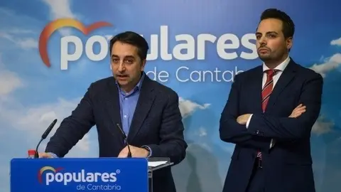 Alvaro Aguirre y Carlos Caram&eacute;s, en rueda de prensa