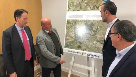 Rued de prensa presentaci&oacute;n proyecto carretera Viveda-Dualez