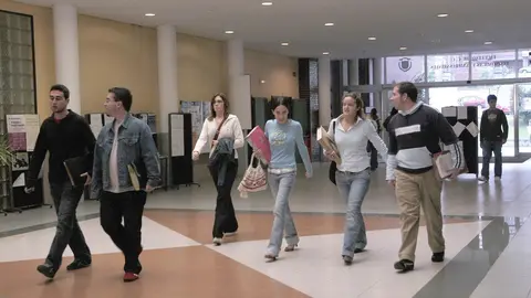 Imagen del interior de la facultad de Ciencias Econ&oacute;micas de la Universidad de Cantabria. Archivo